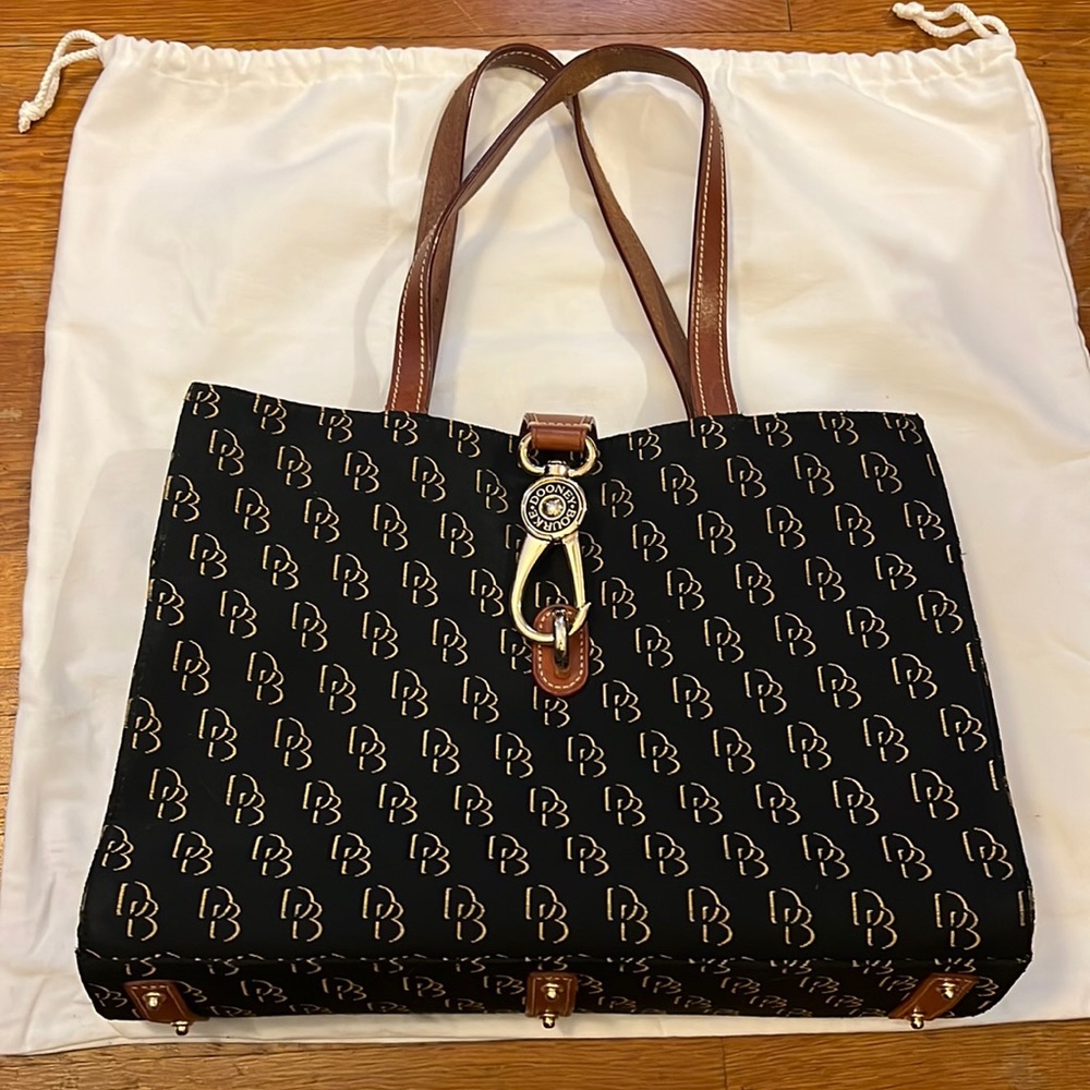 Dooney & Bourke Bag